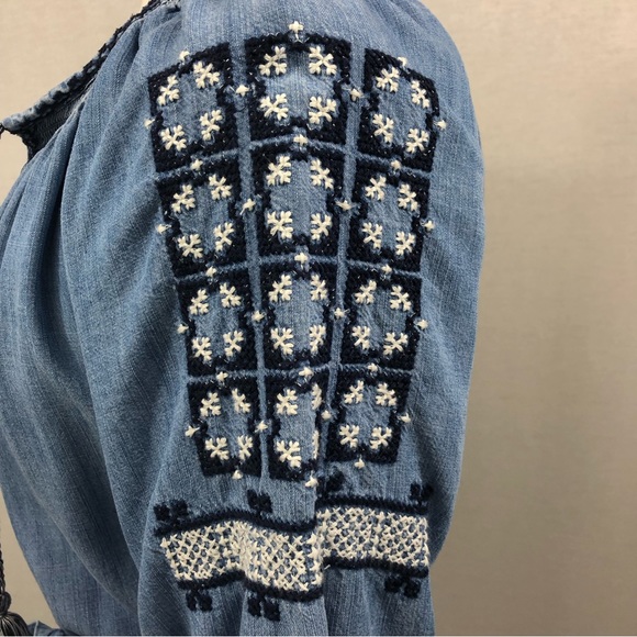 GAP Denim-like Tie Waist Embroidered Dress Size XS Petite - Picture 2 of 8